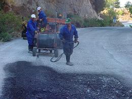 El Ayuntamiento de Almuñécar realiza por primera vez mejoras en la antigua carretera de Cerro Gordo